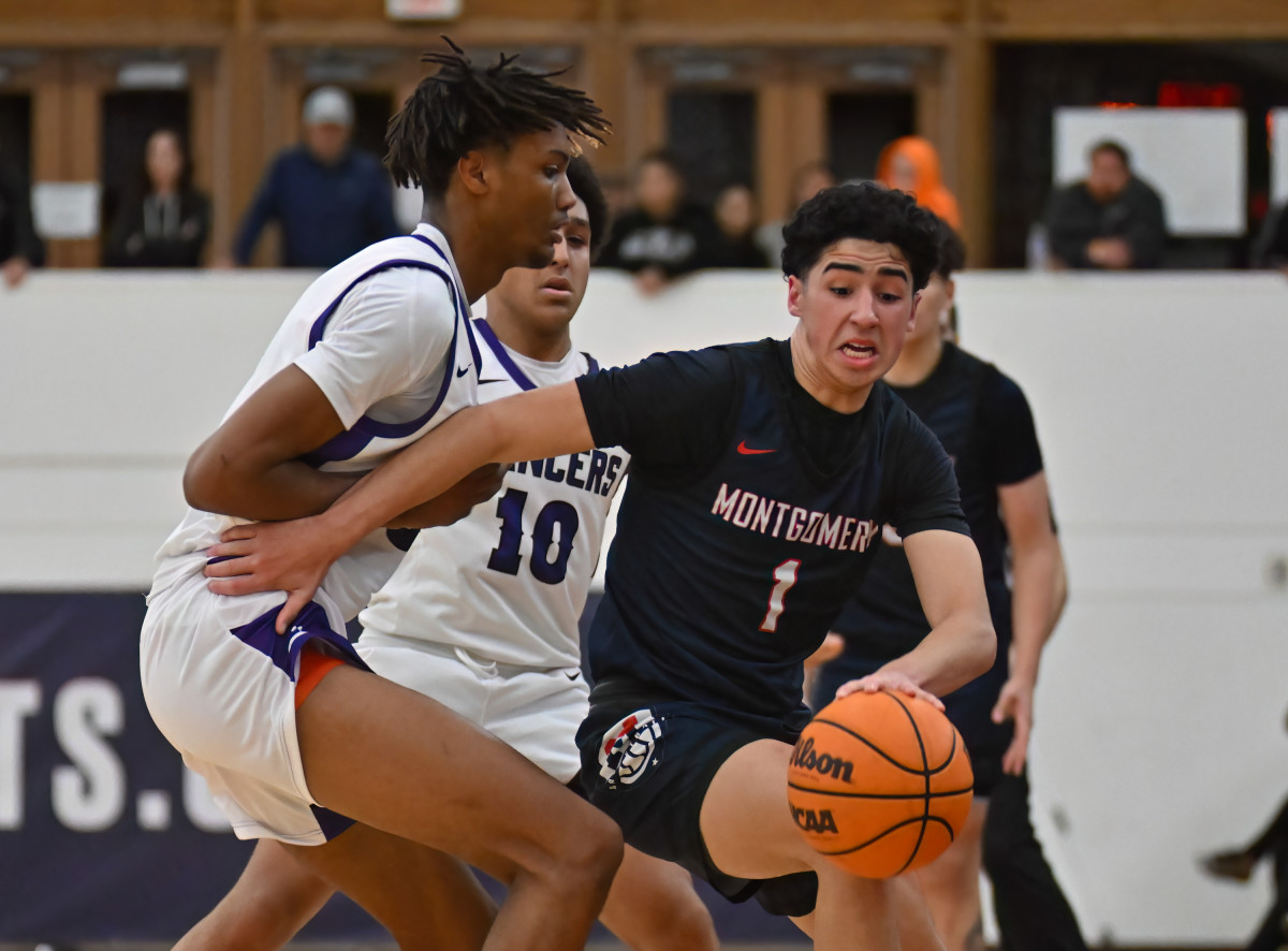 30 Montgomery vs. Carlsbad 12-23-23 Justin Fine